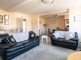 Hill House Apartment