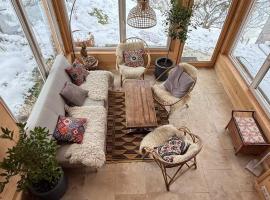 Chalet for 10 with MountBlanc view, Sauna, HomeCinema, Hotel in Queige