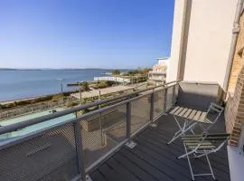 Island's Edge- Moments from Hamworthy Beach and Park