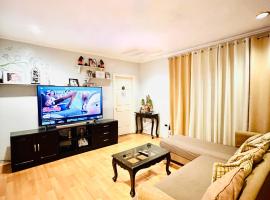 Feel at Home Polomolok WiFi 300mbps Netflix 75in TV, khách sạn ở Polomolok