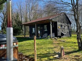 Gite La Chouette met hottub, Hotel in Beyssac