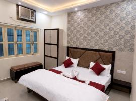Hotel !PRAKASH RESIDENCY! #Near Shri Kashi Vishwanath Temple# With Lift AND Wifi Facility โรงแรมในพาราณสี