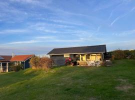 Vacation Home in Sandvig - Sea & Lighthouse Views, hôtel à Allinge-Sandvig