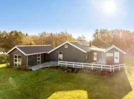 Lovely Holiday Home In Scenic Surroundings Only 300 Meters From The Fjord