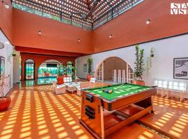 4BHK Heritage Court Estate Villa Heated Pool-Coorg, Hotel in Suntikoppa