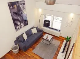 Modernes Haus mit Dachterrasse und Klimaanlage