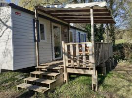Mobil-home Moon River, hotel i Thiviers