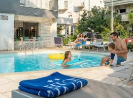 Hotel Consul Dipendenza "la Plata" con piscina, hotel Riccionéban