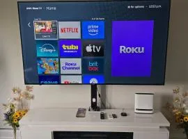 Spacious Modern Niagara Getaway 3BR Vacation Home