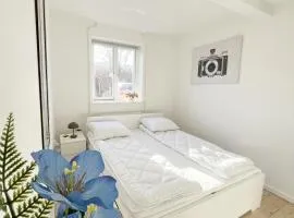 Bright Double Room 2 Free Parking