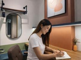 Faloe Hostel، فندق في كوتا كينابالو