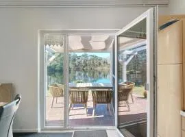 Idyllic Lakeside Cottage