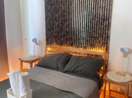 The Bahamas & Maldives Suites by Azure Urban Resort Residences, hotel em Manila