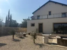 Gîte entier ou chambres dans parc clos avec piscine