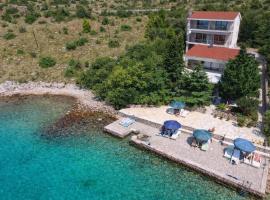 Apartmani Ribarica**** – hotel w mieście Karlobag