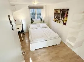 Bright Double Room 5 Free Parking