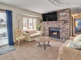 Pet-Friendly Siren Home! Walk to Bars & Lakes, hotel i Siren