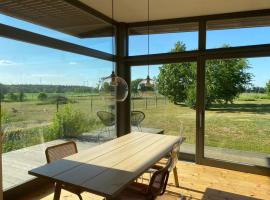Designholzhaus mit Panoramablick in der Märkischen Schweiz, hotel en Ihlow