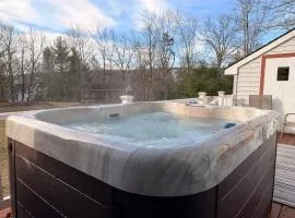 Spacious Modern Gem - Walk to Lake, Minutes to Ski