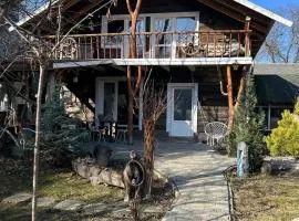 Хатка у жолині