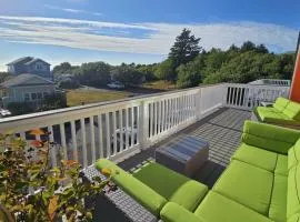 Sunkissed 3BR beach getaway - dog-friendly fenced yard, firepit, glimpse ocean views, near beach access, sleeps 8