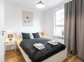 Urban Chic - Luxury 2-Bedroom Apartment in Warsaw City Center, Pereca Street