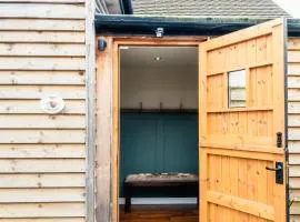 The Cowshed - Stunning 1 Bedroom Cottage