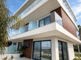 The Grand Blue Boutique Hotel, hotel u gradu 'Mesolongion'