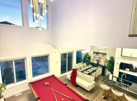 Cozy 3BR with Game room & Pool Table - Near Windermere, hotel em Edmonton