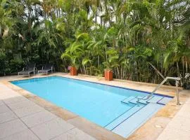 Casa con piscina privada en Lagos del Peñon