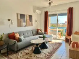 Casa Terracota, sea view balcony and pool, 15 min to beach by foot