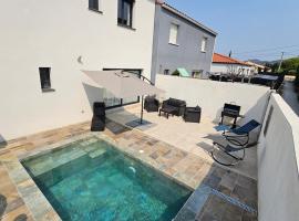 Maison Moderne avec Piscine Privée endroit très calme, hotel i Vinça