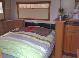 Moving Inn 2 - Retro Übernachten im Wohnwagen, hôtel à Nuremberg