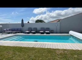 Villa Charronaise, Hotel in Charron