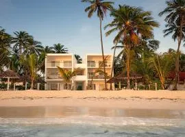 Private Beach Front 2-Bedroom Apartment, Groundfloor