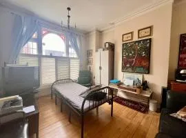 Women only- single bed or inflatable double, shared shower, free EveningParking