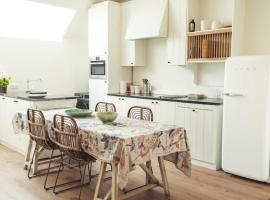 Roomy apartment with two bedrooms near Bruges, Hotel in Loppem