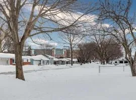 Stadium District Resch 3 BR Sleeps 8