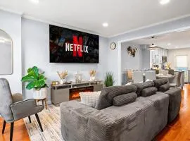 Modern 4BR Getaway 3 Min to OldTown Walk to Metro