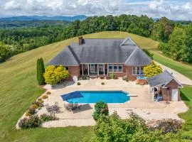 Luxury Getaway Home with Panoramic Views, Pool & Hot Tub!