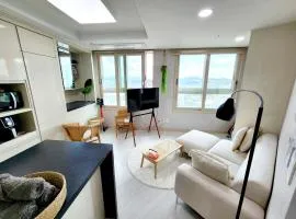 노을과 야경을 담은, City View Rattan home