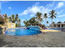 Oceanfront 2 Bedroom Villa with Pool and Beach Access Shanzu