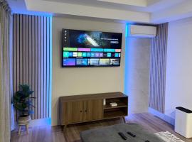 La Porta Della Casa Hot Tub Patio and Sun Deck, Hotel in Saint James