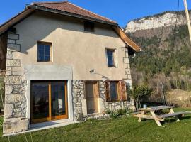 La petite maison, Hotel in Saint-Christophe