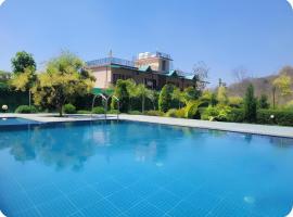 Rāmnagar में, होटल Corbett Mid Forest House with Swimming Pool