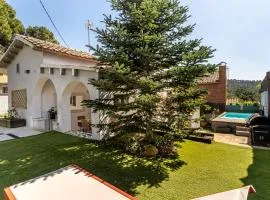 Le Petit Villa, with pool and barbecue