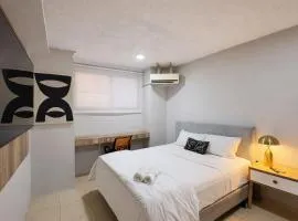 Suite in Lomas de Urdesa walk to Tennis Federation