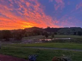 Cosy Tauranga River Cottage with Rural Outlook