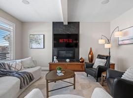 Luxurious Home Near Canal Central AC and Pool Table – hotel w mieście Airdrie