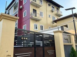 Justkustino Luxury Apartment, hotel a Uyo